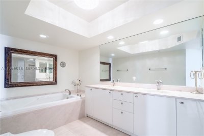 Comprar apartamento no Oceania 5 554