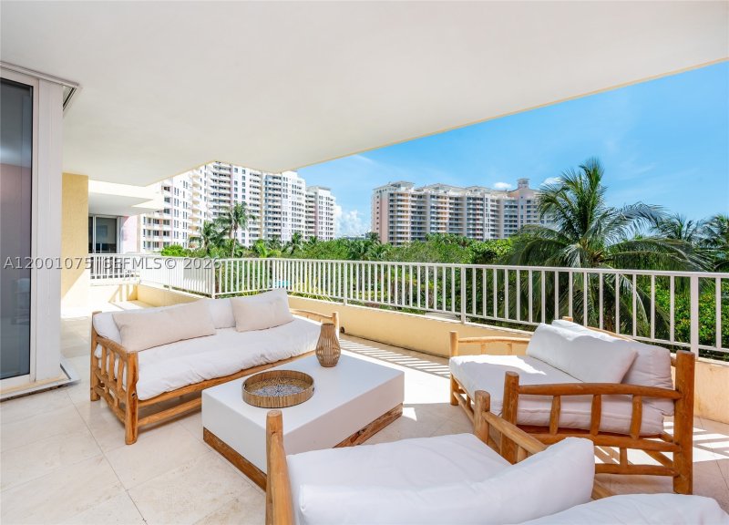Apartment for rent at Club Tower One 502