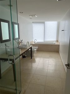 Comprar apartamento no Icon Brickell Tower I 5508