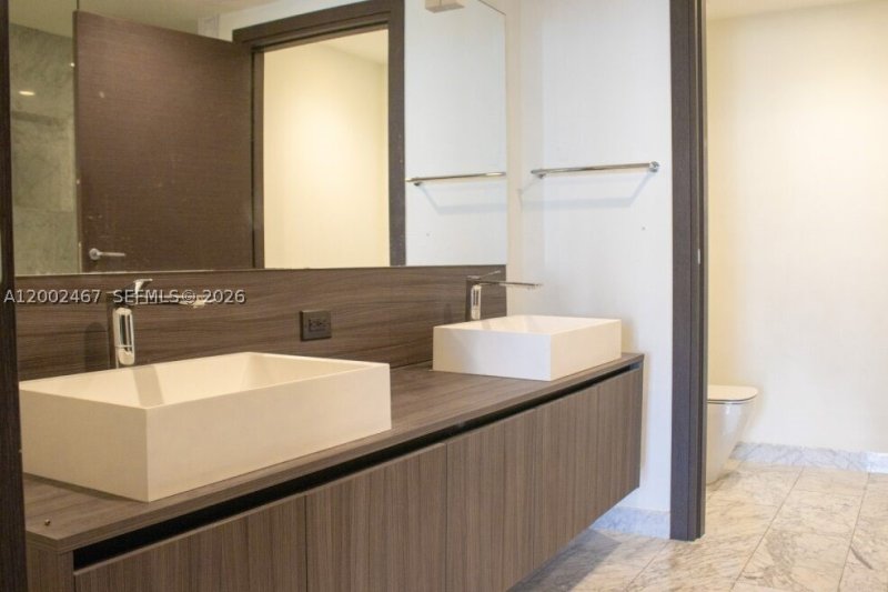 Condo for sale at Brickell Flatiron 1906