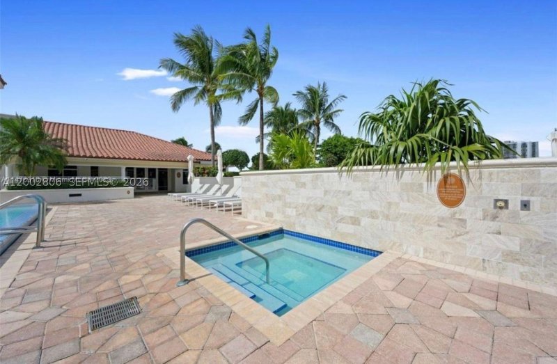 Apartment for rent at Turnberry Village 906