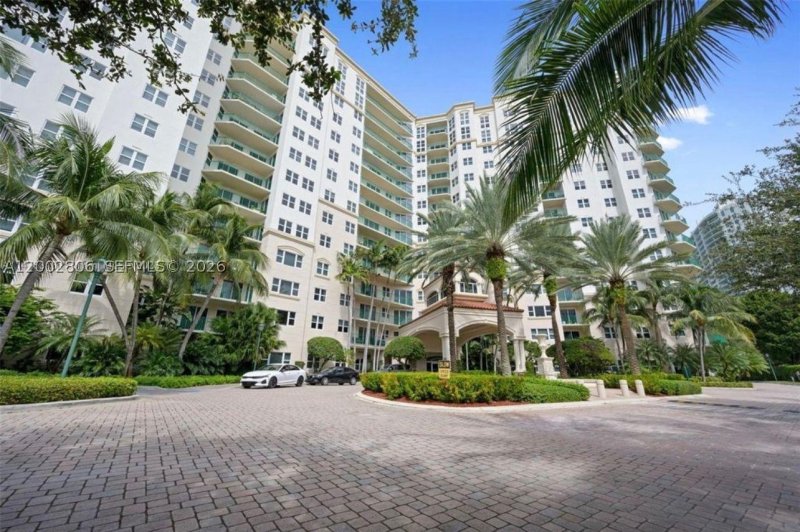 Apartment for rent at Turnberry Village 906
