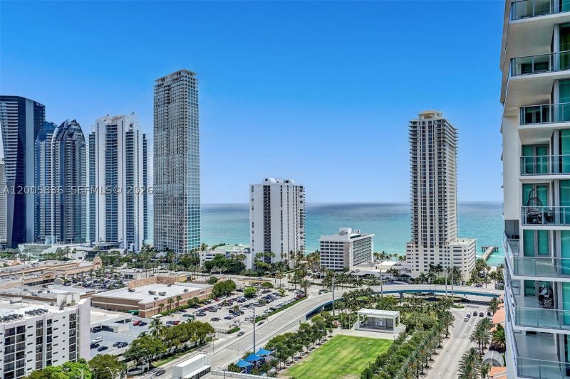 Comprar apartamento en Parque Towers at St. Tropez 5-2207