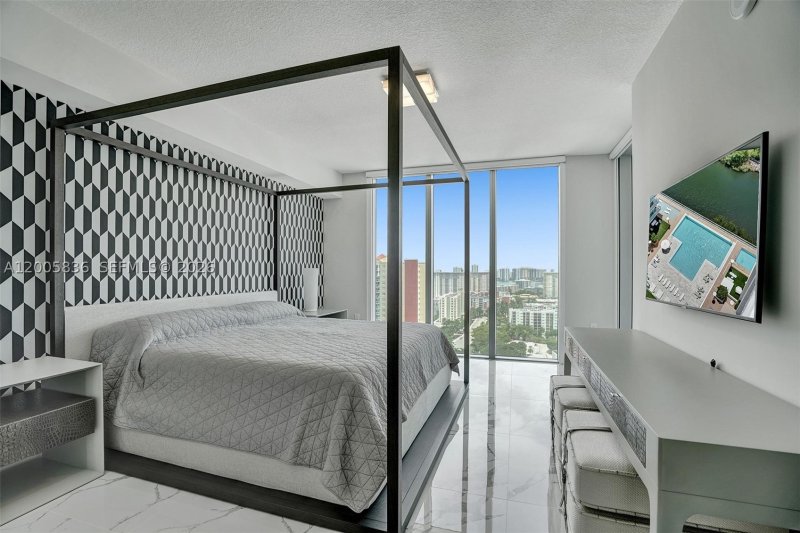 Comprar apartamento en Parque Towers at St. Tropez 5-2207