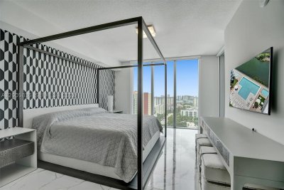 Comprar apartamento en Parque Towers at St. Tropez 5-2207