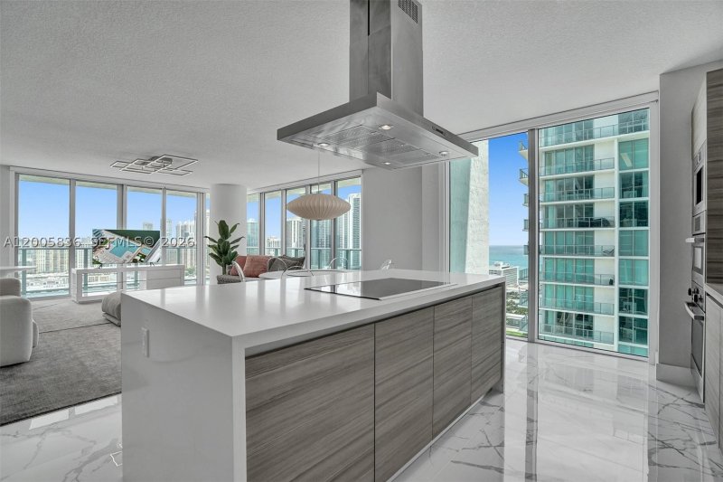 Comprar apartamento en Parque Towers at St. Tropez 5-2207