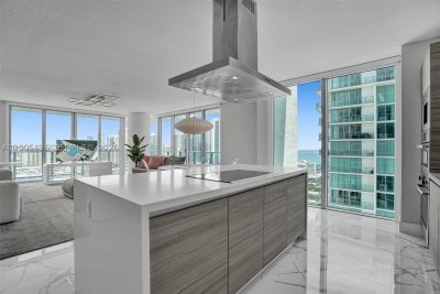 Comprar apartamento en Parque Towers at St. Tropez 5-2207