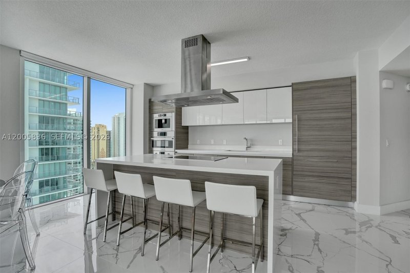 Comprar apartamento en Parque Towers at St. Tropez 5-2207