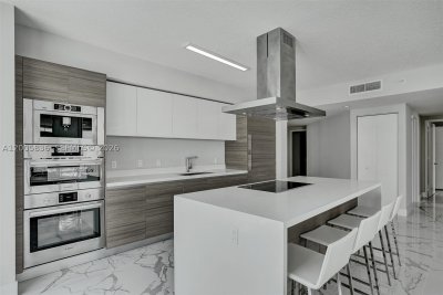 Comprar apartamento en Parque Towers at St. Tropez 5-2207