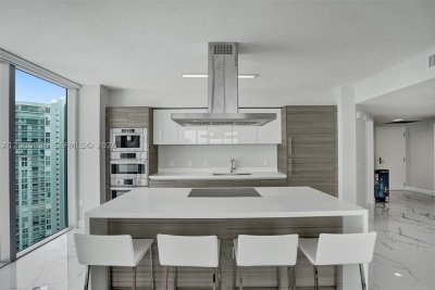 Comprar apartamento en Parque Towers at St. Tropez 5-2207