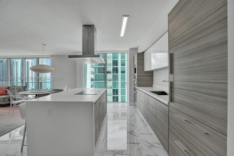 Comprar apartamento en Parque Towers at St. Tropez 5-2207