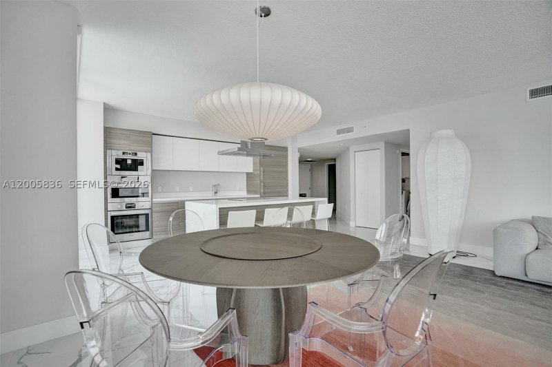 Comprar apartamento en Parque Towers at St. Tropez 5-2207