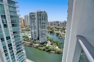 Comprar apartamento en Parque Towers at St. Tropez 5-2207