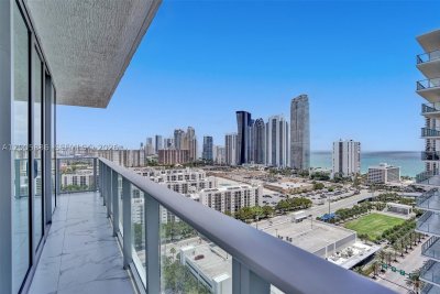 Comprar apartamento en Parque Towers at St. Tropez 5-2207
