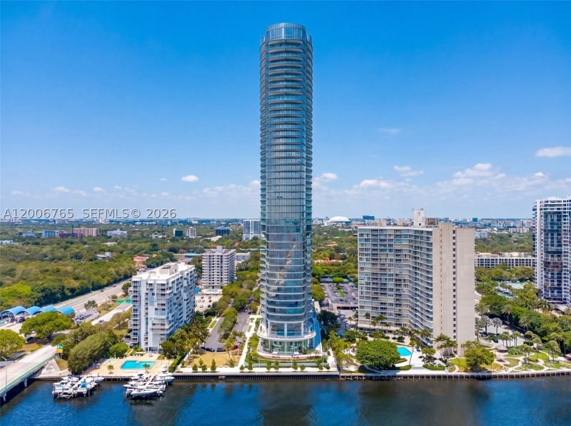 Comprar apartamento no Una Residences at Brickell 604