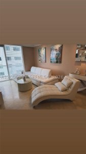 Alquiler de apartamento en Akoya 906
