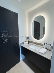 Aluguel de apartamento no E11EVEN Hotel & Residences 3012B
