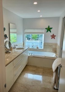Comprar apartamento no Ritz Carlton Coconut Grove 805