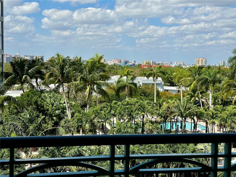 Comprar apartamento no Ritz Carlton Coconut Grove 805