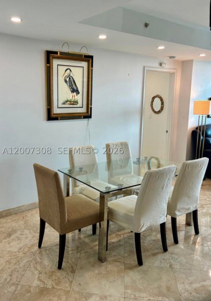 Comprar apartamento no Ritz Carlton Coconut Grove 805