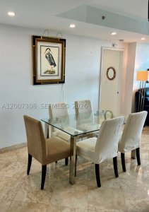 Comprar apartamento no Ritz Carlton Coconut Grove 805