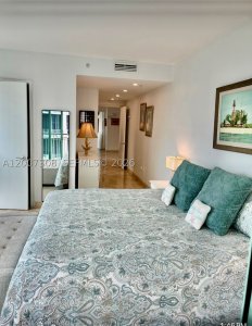 Comprar apartamento no Ritz Carlton Coconut Grove 805