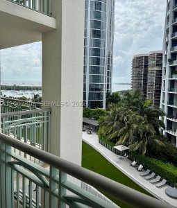 Comprar apartamento no Ritz Carlton Coconut Grove 805