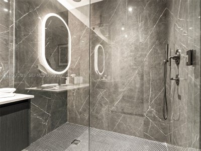 Comprar apartamento en E11EVEN Hotel & Residences 4202