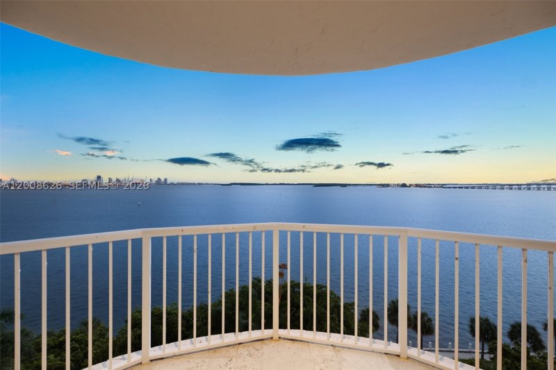 Apartment for rent at Bayshore Place 1001A