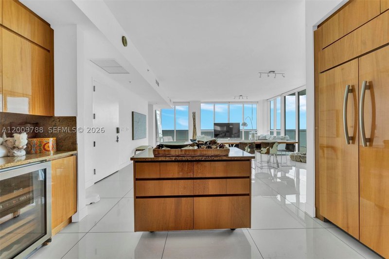 Apartment for rent at Continuum II North 2102