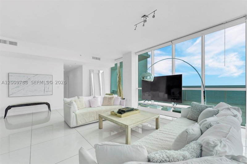 Apartment for rent at Continuum II North 2102