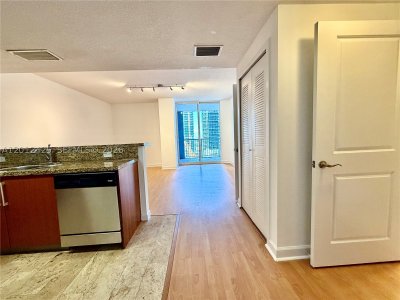 Comprar apartamento no Sail at Brickell 2906
