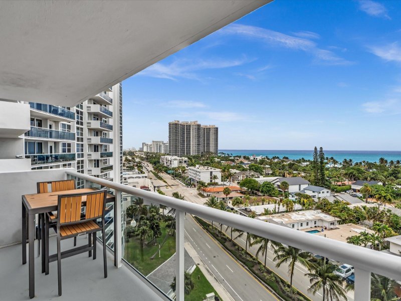 Condo for sale at Vantage View 1102