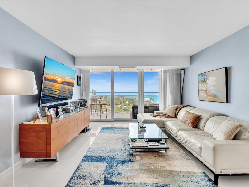 Condo for sale at Vantage View 1102