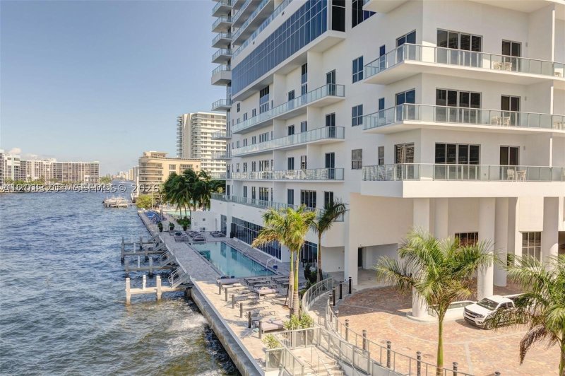 Condo for sale at Hyde Beach House R3308
