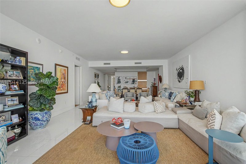 Apartment for rent at Grovenor House 2601