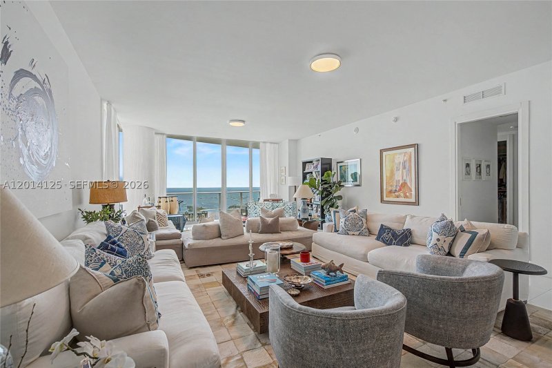 Apartment for rent at Grovenor House 2601