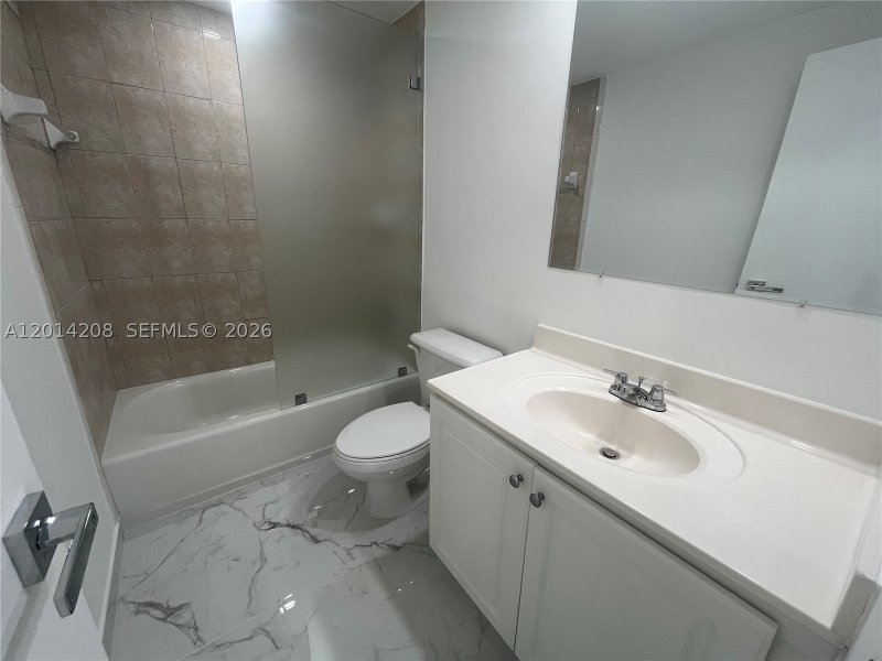 Condo for sale at Alexander Towers 210