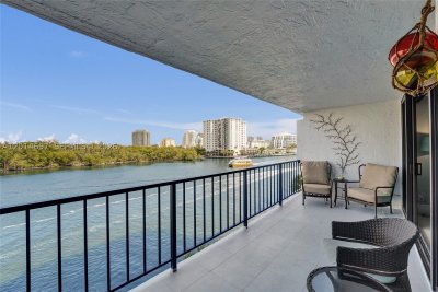 The Corinthian Apt #4F