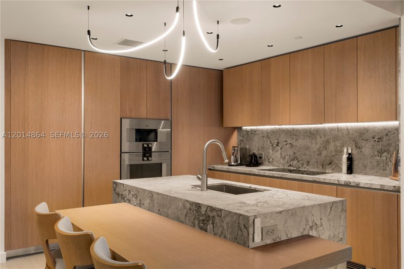 Comprar apartamento no Five Park Miami Beach 1601