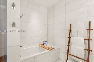 Comprar apartamento no Five Park Miami Beach 1601
