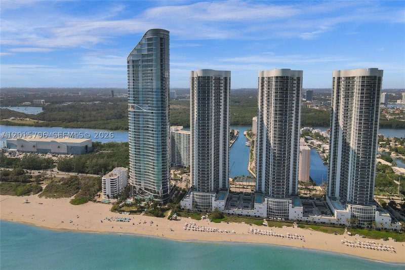 Apartment for rent at Trump Tower Three 3302