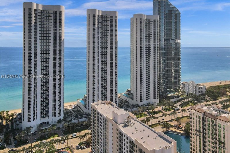 Apartment for rent at Trump Tower Three 3302