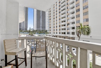 Aluguel de apartamento no Imperial Towers 225