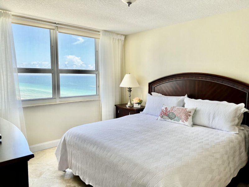 Apartment for rent at 2080 Ocean Drive 1608