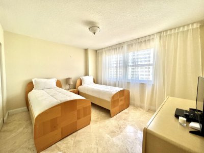 Aluguel de apartamento no 2080 Ocean Drive 1608