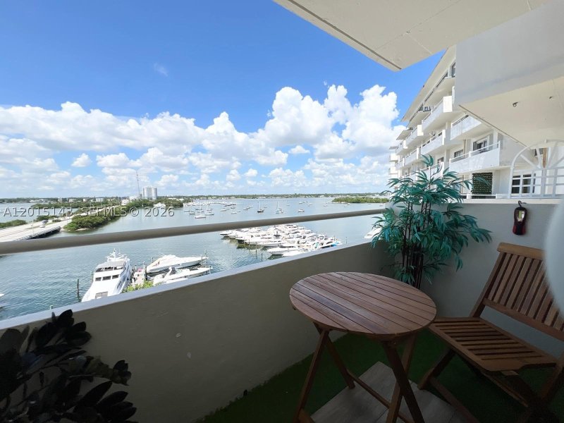 Apartment for rent at Bayshore Yacht Tennis Club 705