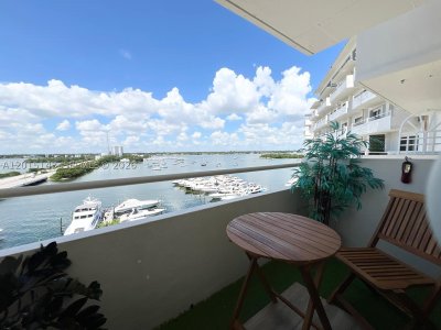 Alquiler de apartamento en Bayshore Yacht Tennis Club 705