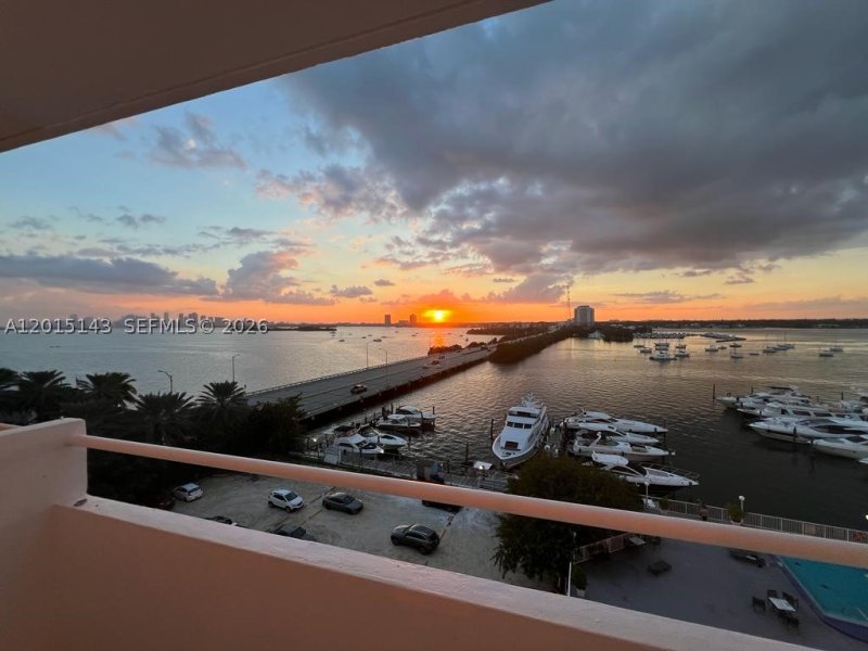 Apartment for rent at Bayshore Yacht Tennis Club 705
