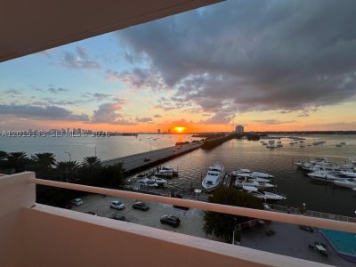 Alquiler de apartamento en Bayshore Yacht Tennis Club 705